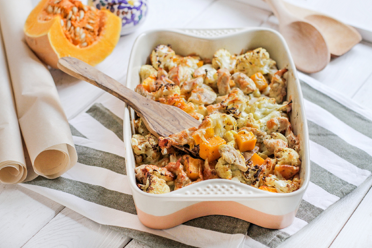 Запеканка с индейкой, тыквой и цветной капустой под сыром Моцарелла