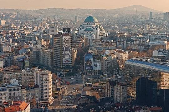    Полиция Сербии вытеснила с вокзалов протестующих против добычи лития в стране