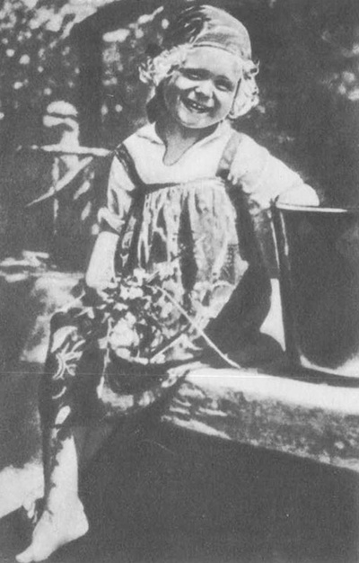 Гуля Королёва - самая маленькая "баба рязанская". 1927 год