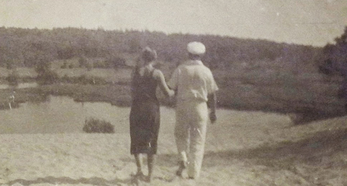 Ирпень, 1940 год. На даче писателей. Гуля с отчимом Филиппом Емельяновичем Козицким