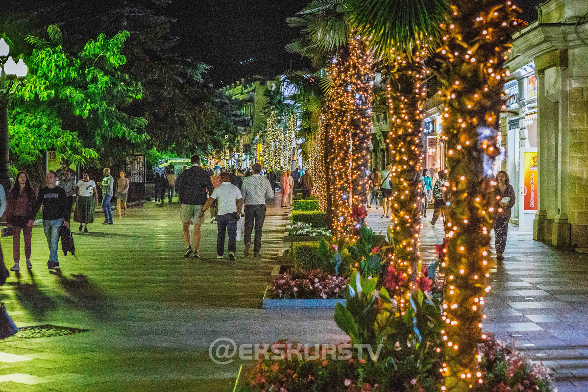 Ночная набережная Ялты