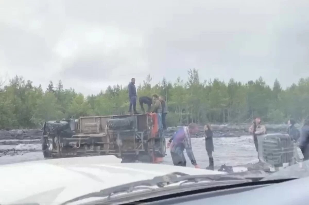    Глава СК потребовал возбудить дело после опрокидывания вахтовки на Камчатке