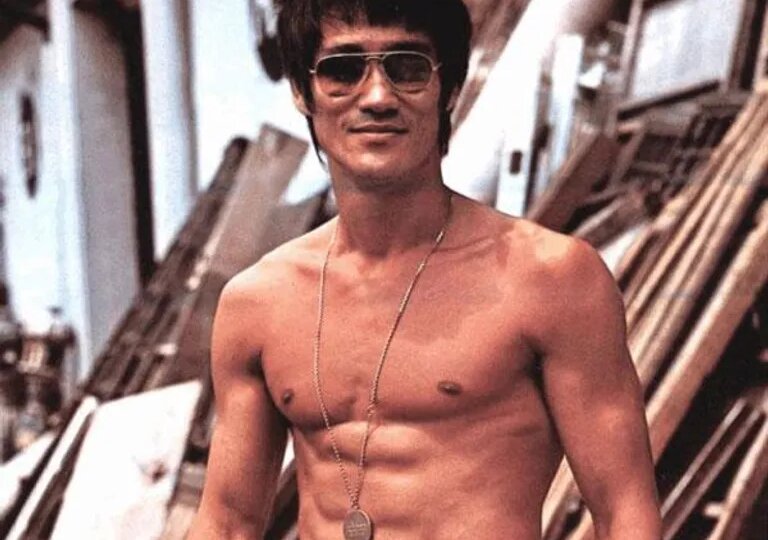 Миф об «ударе отложенной смерти» развенчан: что медики говорят об истинной причине смерти Брюса Ли