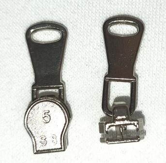 К спиральной молнии подходит вот такой бегунок. Зубы находятся только в верхней части.