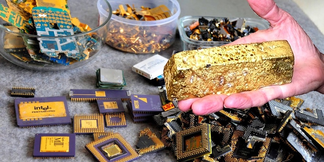 Золотая лихорадка 2.0: Королевский монетный двор превращает старые ноутбуки в золотые украшения