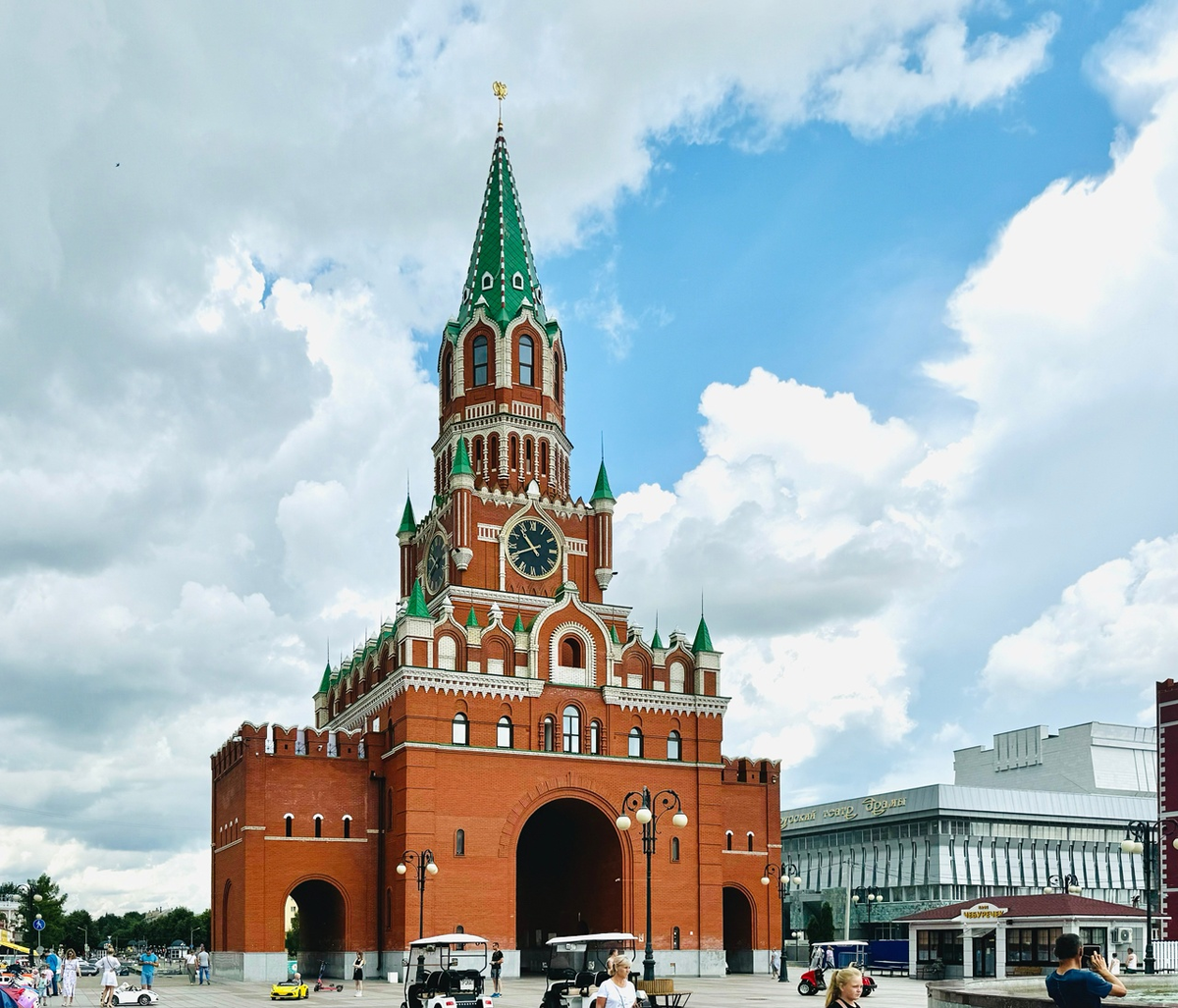 Это Благовещенская башня в Йошкар-Оле