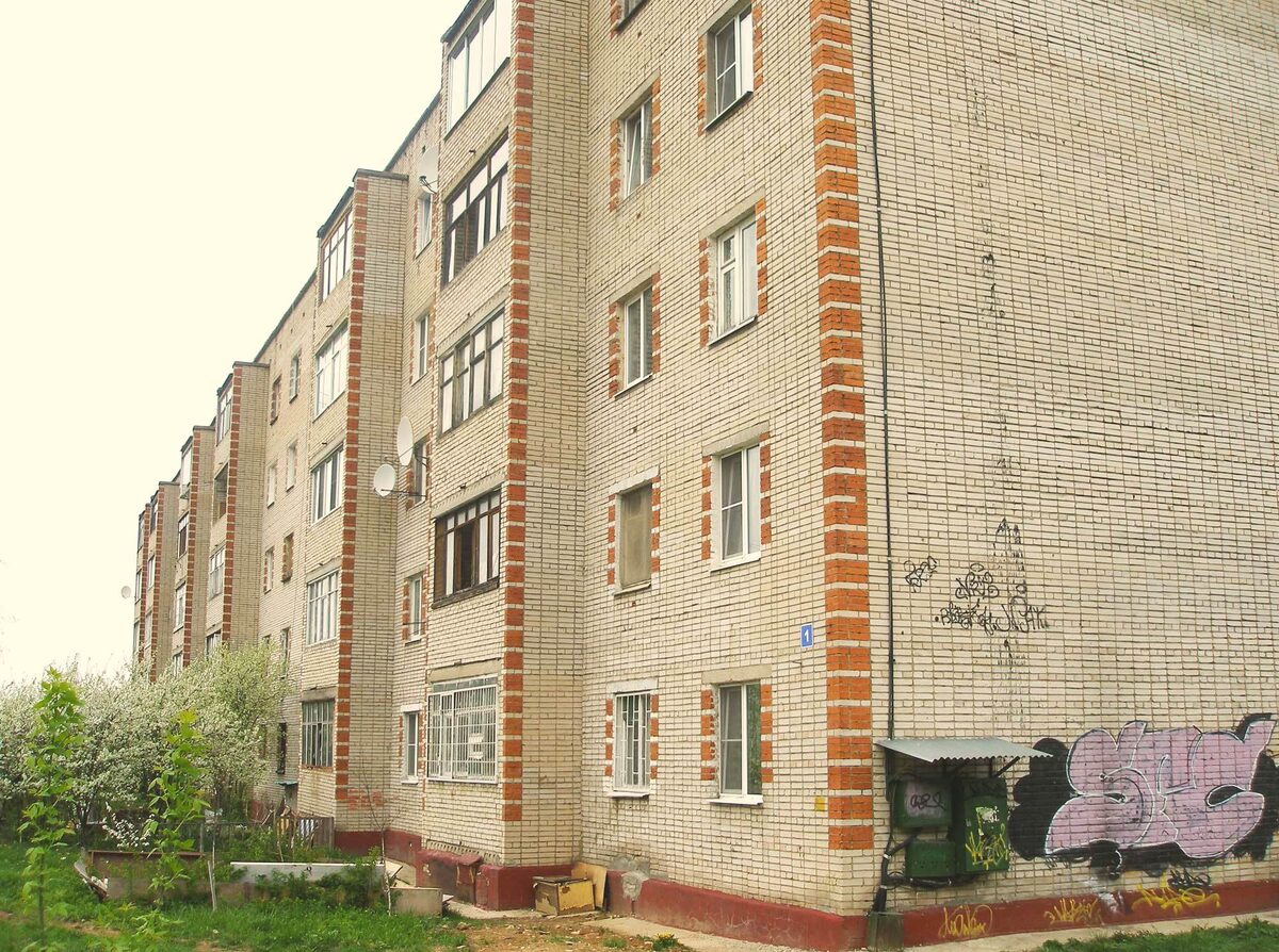 Кирпичный дом 1990-х годов