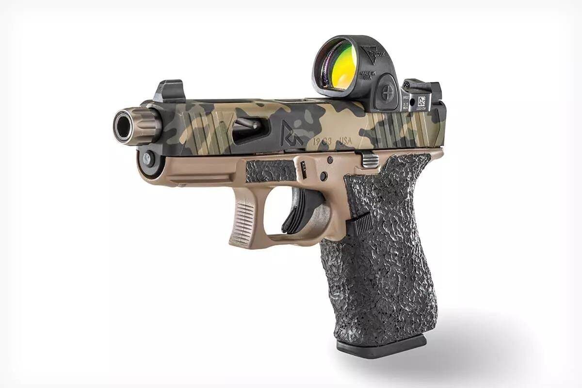 Благодаря модульной конструкции платформы Glock, пользователи имеют возможность адаптировать оружие в соответствии с индивидуальными предпочтениями и специфическими требованиями.