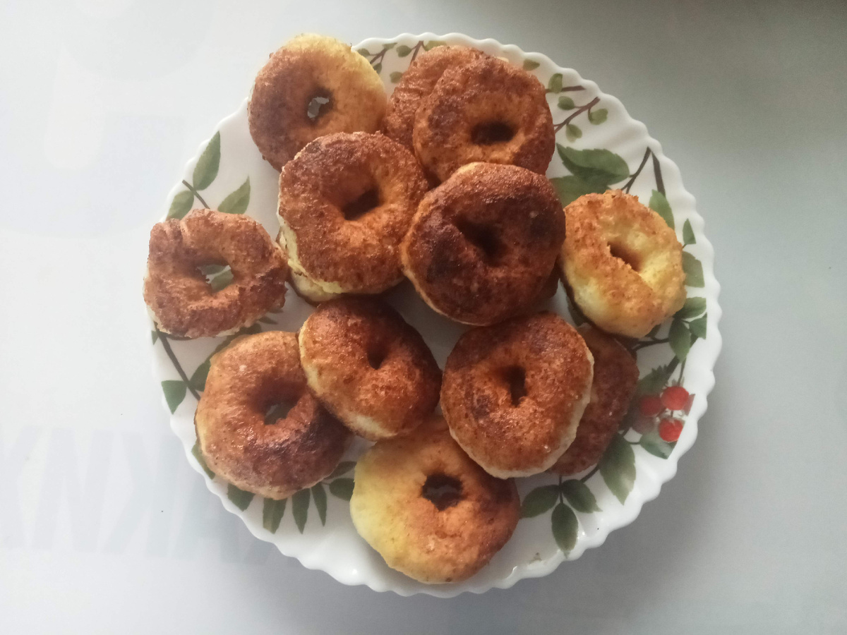 плюшки, калачи, каральки, пончики- неважно! Просто с дыркой