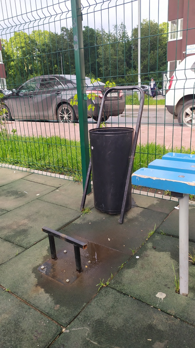 Мусорка присела отдохнуть