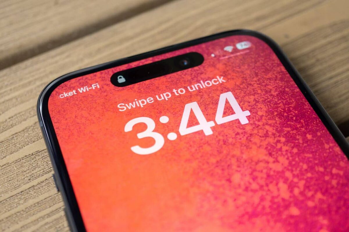    Разбираемся, почему Айфон перезагружается по ночам. Фото: howtogeek.com