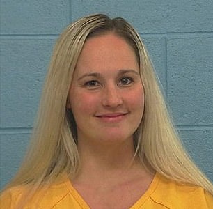 Катрина Л. Дэнфорт (на фото) была приговорена к 10 годам федеральной тюрьмы после того, как признала себя виновной в найме киллера для убийства отца одного из ее детей