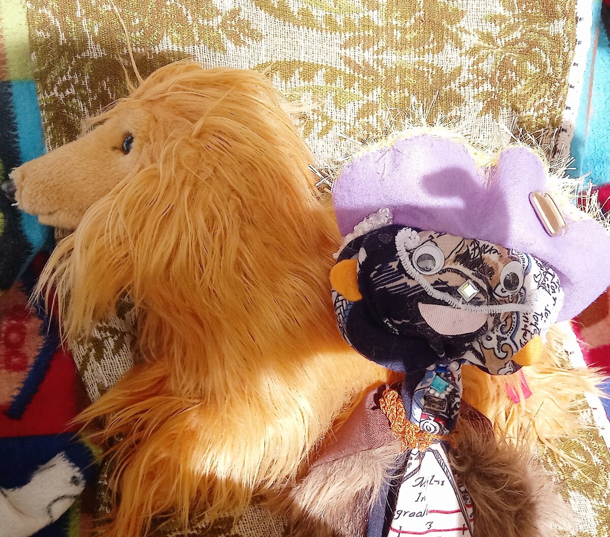 На сцену наш барон пока не выходил. Но борзой собакой обзавёлся. Только у нас её зовут не Матильда, как в книжке, а Лайза.