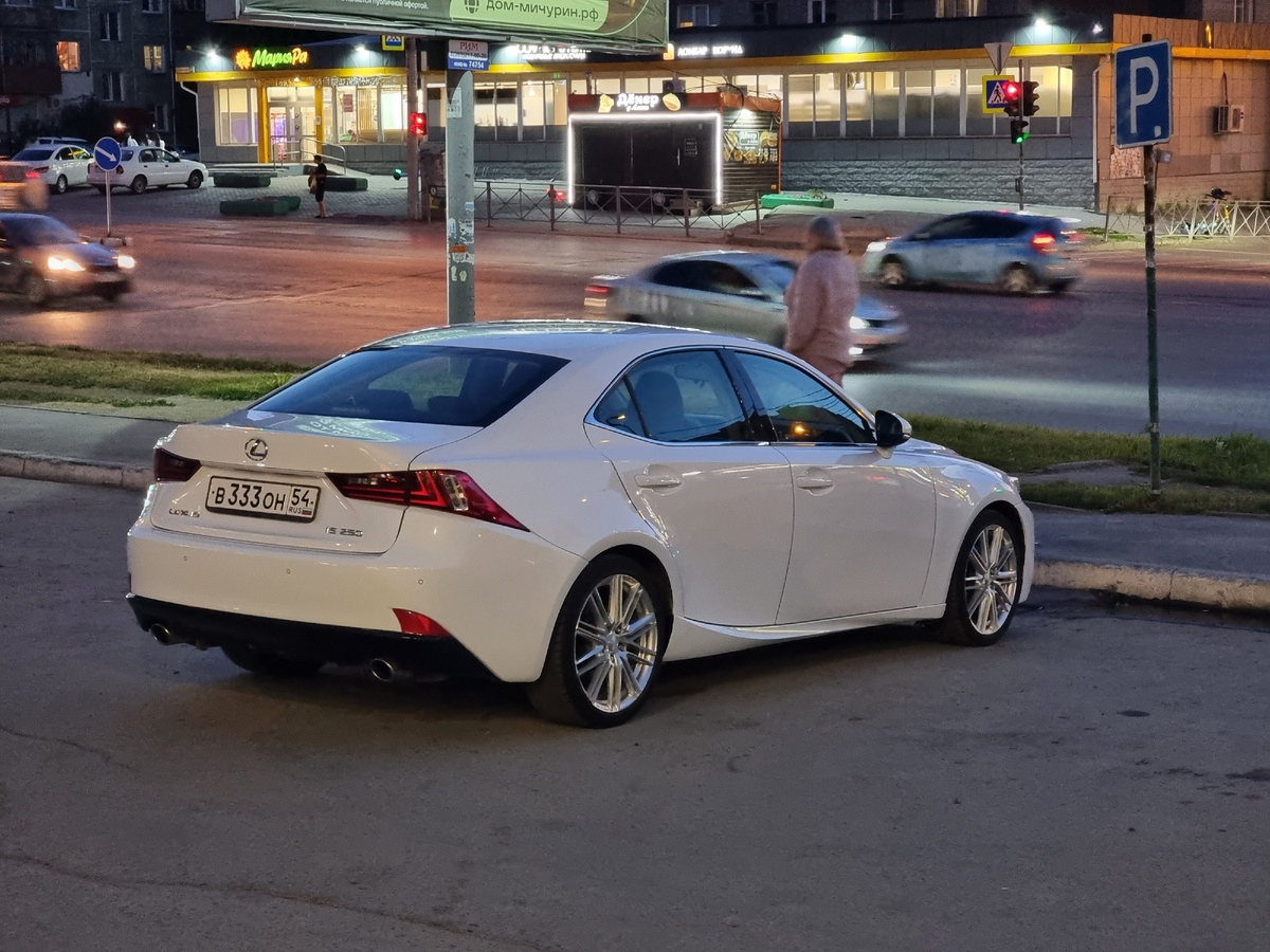 Фото семерки у меня нет, такая фотка есть в телефоне, эта машина у меня более 5 лет, думаю продать, пишите кому интересно