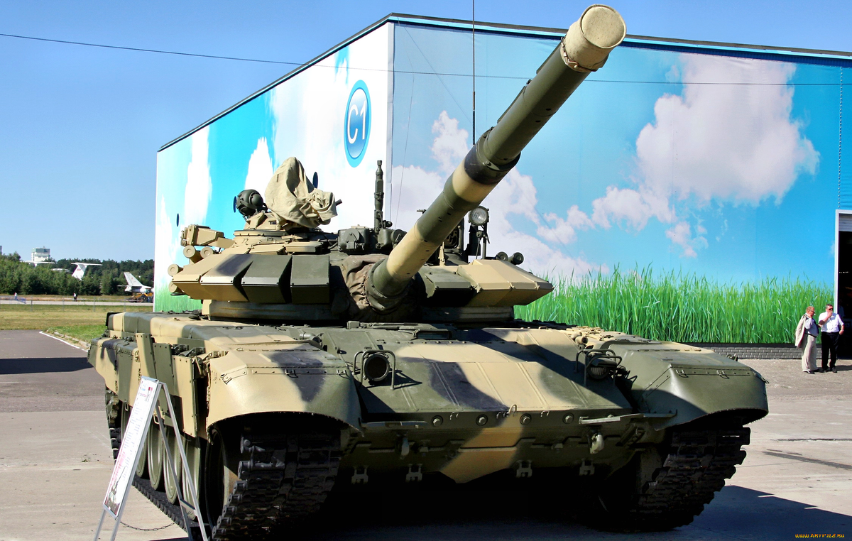 Экспортная модификация танка Т-72М1 с динамической защитой "Реликт" на лбу корпуса и "Контакт-5" на лбу, краше башни и бортах корпуса