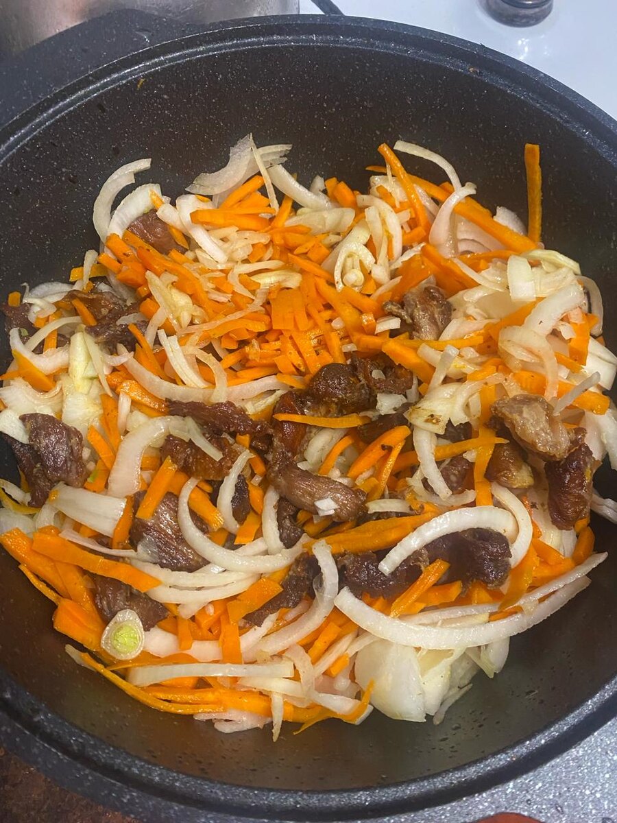 Обжариваем все до мягкости.