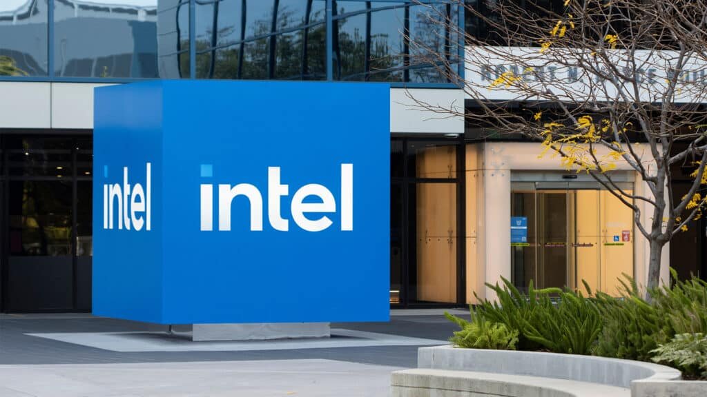 Intel пытается трансформировать свой бизнес, чтобы вернуться на более сильную, конкурентноспобную позицию. Фото: shutterstock