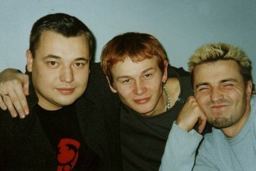 Группа руки вверх 90 годы. Группа руки вверх 2001. Группа руки вверх 1990. Состав группы руки вверх в 90-х. Руки вверх группа 90.