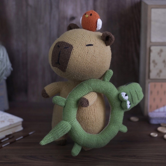 Вязаная капибара спицами. 