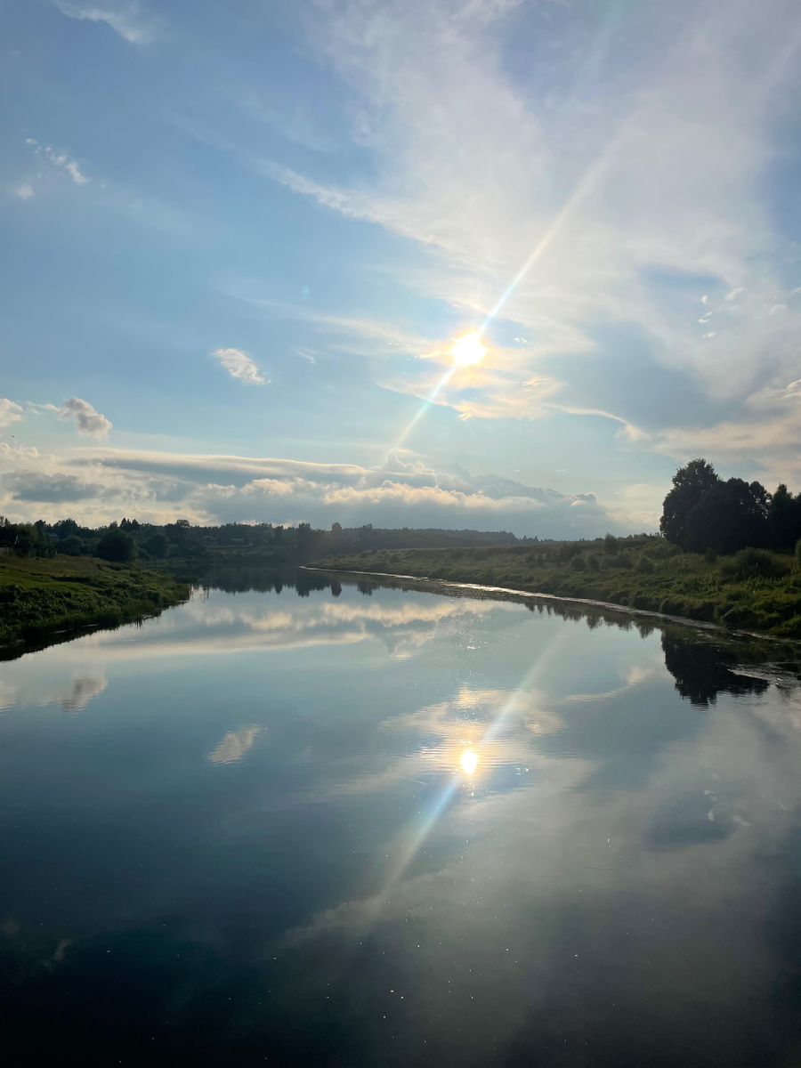 вид с подвесного деревянного моста на реку Мста при выезде из Боровичей в сторону усадьбы Суворова (ориентир - усадьба Гверстянка)