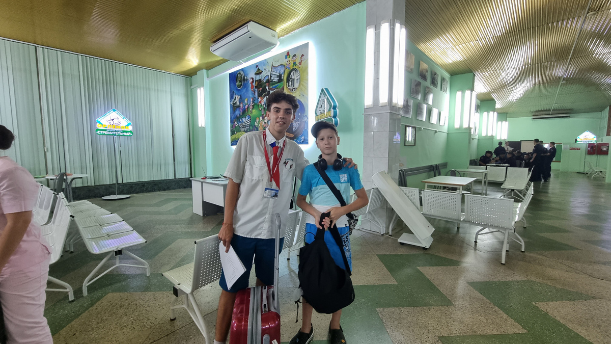 Матвей со своим вожатым.