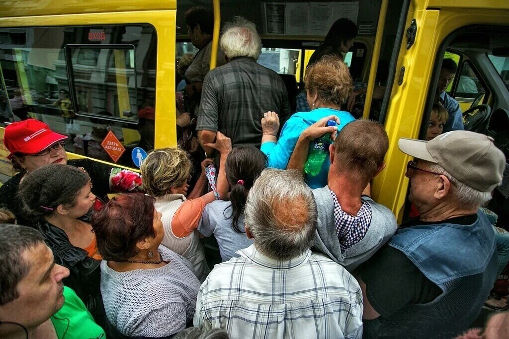 Граждане, занимайте места согласно купленных билетов!
