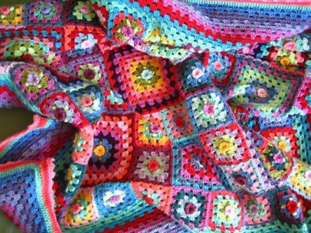    Простой разноцветный   
Источник: «attic24»