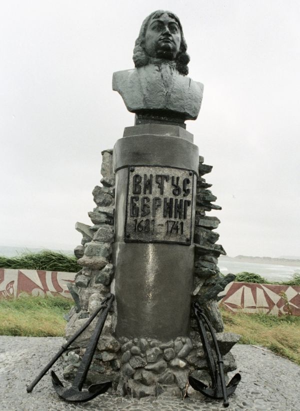    Бюст Витуса Беринга в селе Никольском. / Фото: РИА Новости/Игорь Вайнштейн