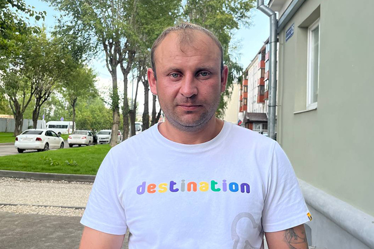    «Опыта срочной службы у меня нет, хочу сейчас свой долг [Родине] отдать»
