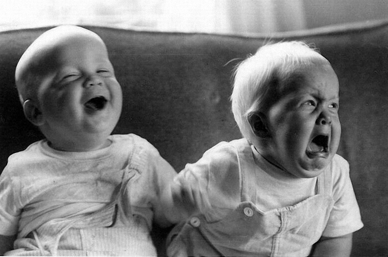 смех и плач ребенка