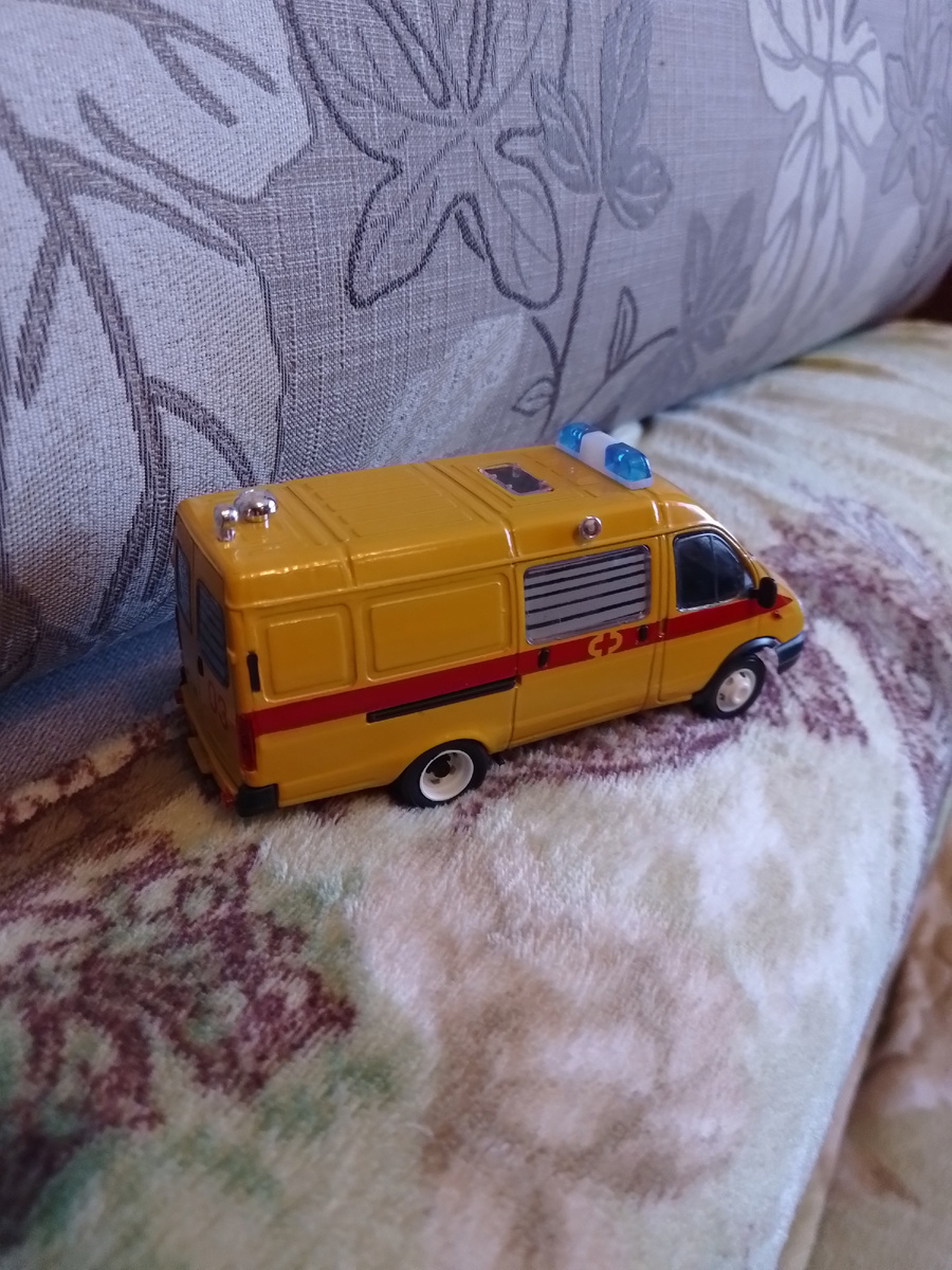 Модель очень выразительна и хорошо смотрится в паре с белой каретой скорой помощи.