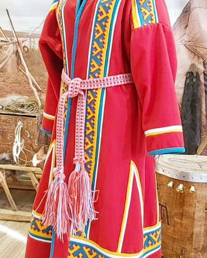 Работы современных мастеров Таймыра. Суконная ненецкая женская парка