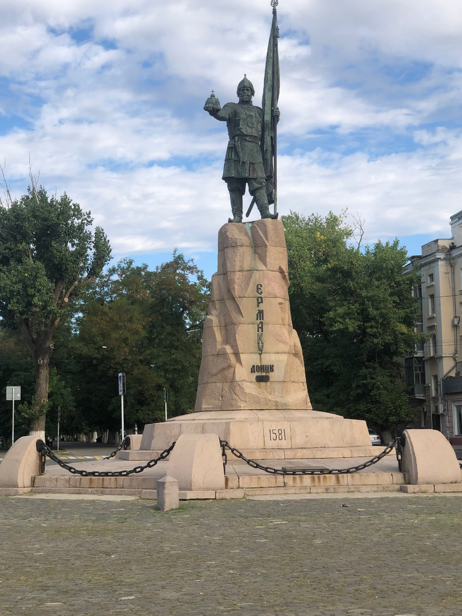 Памятник Ермаку в Новочеркасске.