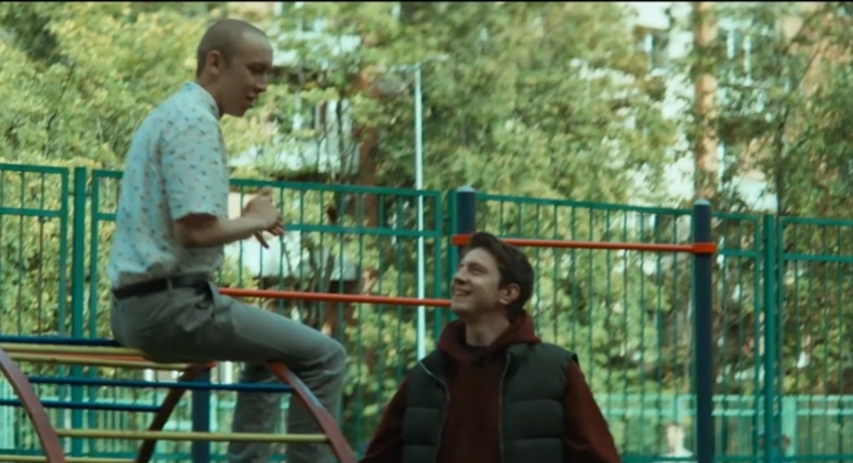 кадр из сериала "Она такая классная"