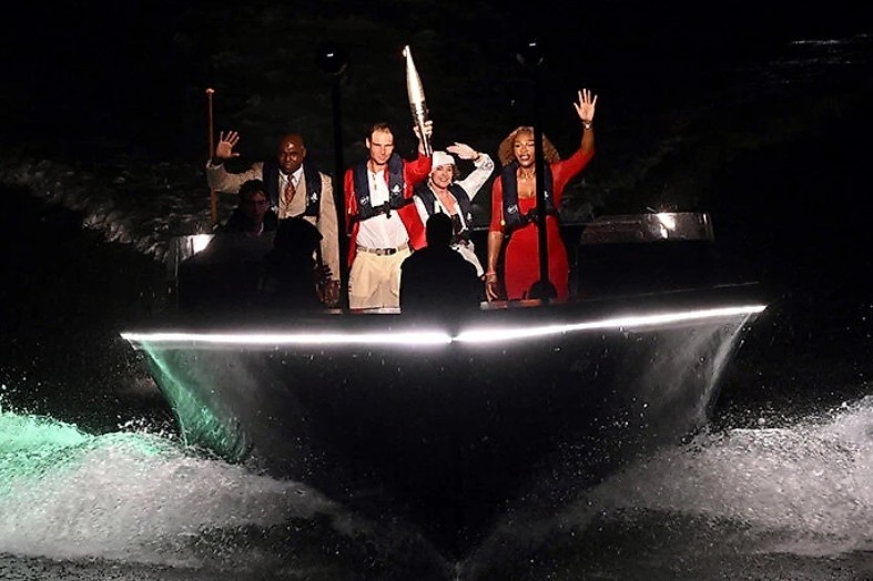 А они как долго ехали. Бедная Сирена аж махать устала