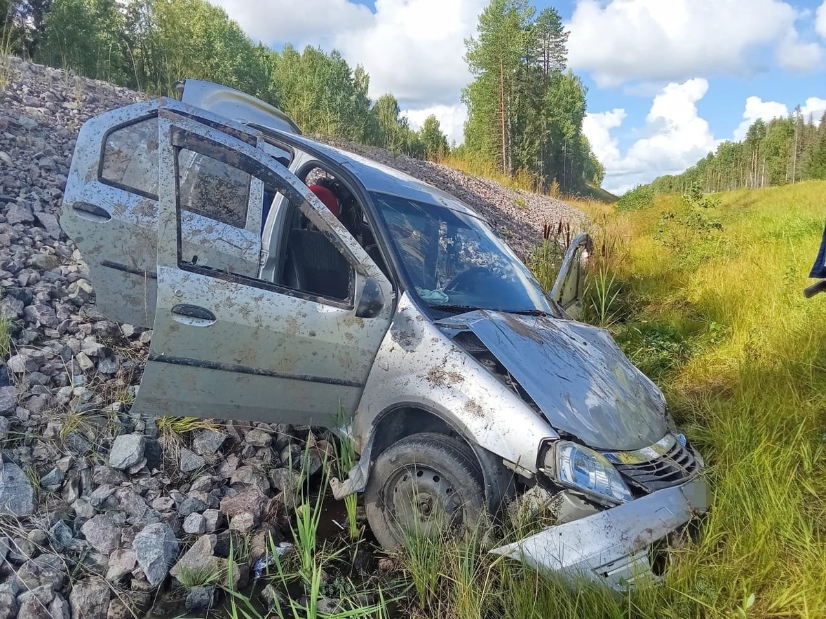    Автомобиль вылетел с трассы в Карелии, есть пострадавшиеОПС по Пряжинскому району