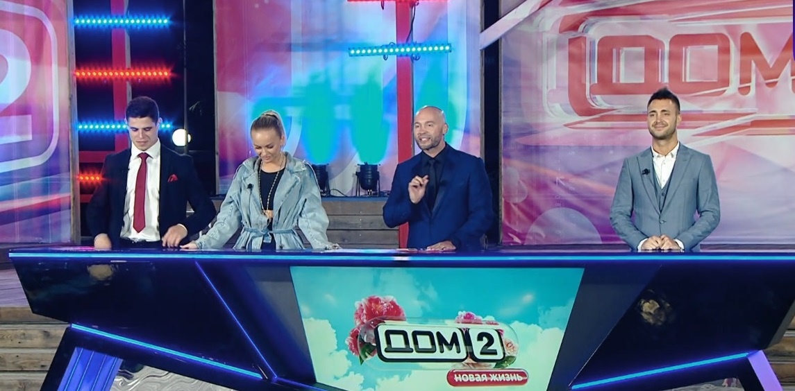 Андрей Черкасов и финалисты (фото из эфира на «Okko»)