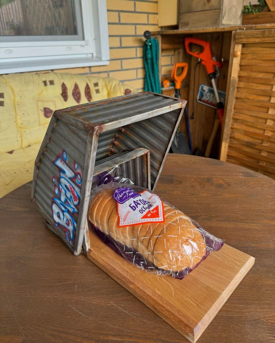 https://www.instagram.com/danilin.woodcraft/, dima_danilin_ 