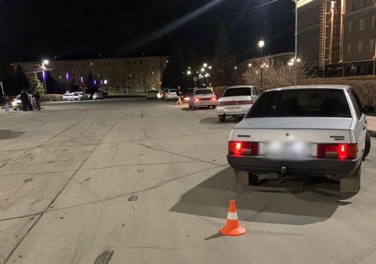    В Орске 19-летняя девушка каталась на багажнике легковушки и слетела Марина Шарт