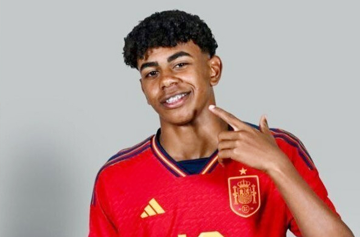 Lamine yamal barcelona. Форма ламина ямаля испания. Ламин ямаль. Ямаль ламин барселона 10 номер. Ламин ямаль.