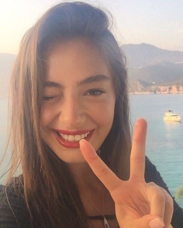 на фото 📷 турецкая актриса Неслихан Атагюль