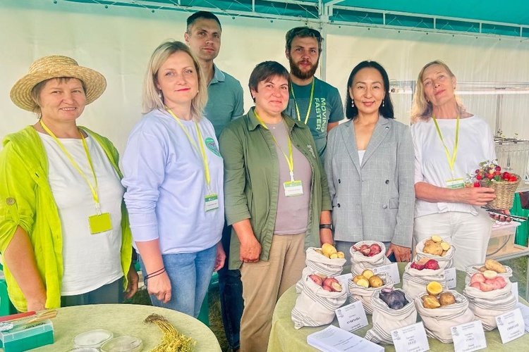    Многообразие сортов различных культур представили ученые СФНЦА РАН на Дне поля Новосибирской области 2024