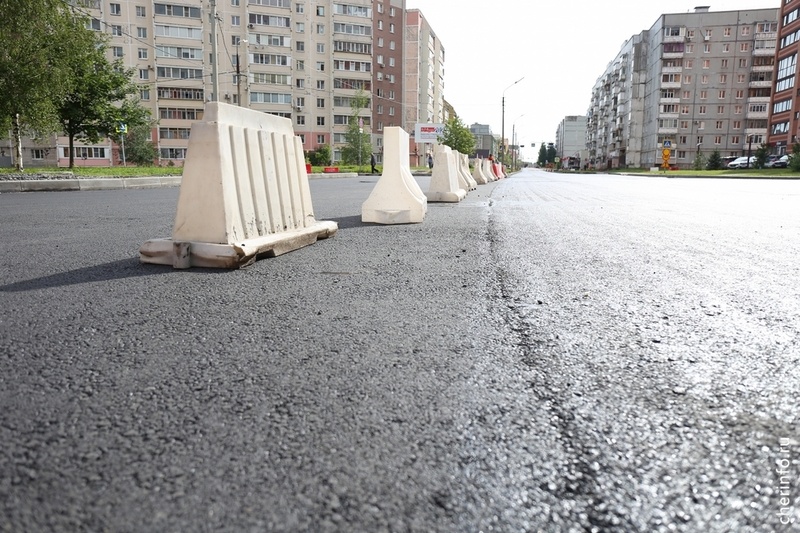    Сегодня верхний слой асфальта укладывают на участке от Октябрьского проспекта до Годовикова, движение там закрыто до 20 часов