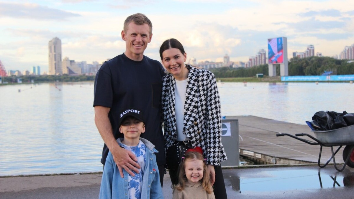    Юрий Постригай с семьёй. Фото: из личного архива