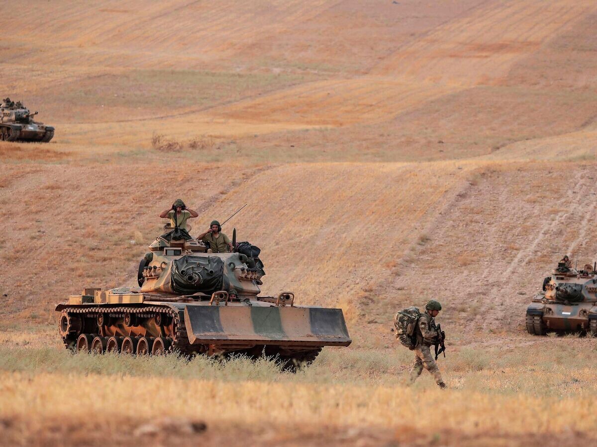    Турецкие войска в районе Манбиджа, Сирия© AP Photo / DHA/Ugur Can