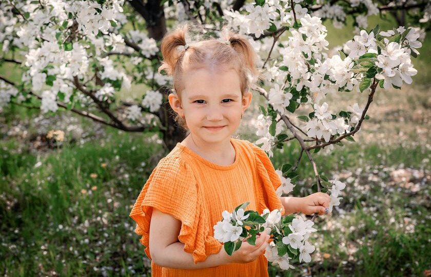 Поможем Полине лучше слышать и говорить