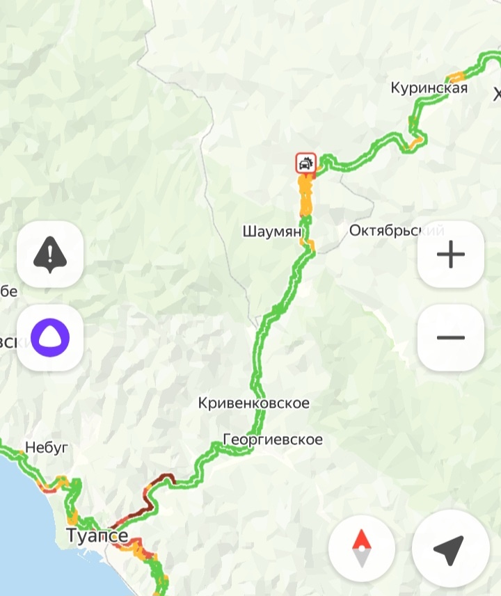 Дорога к Туапсе через Шаумян днем 12 августа