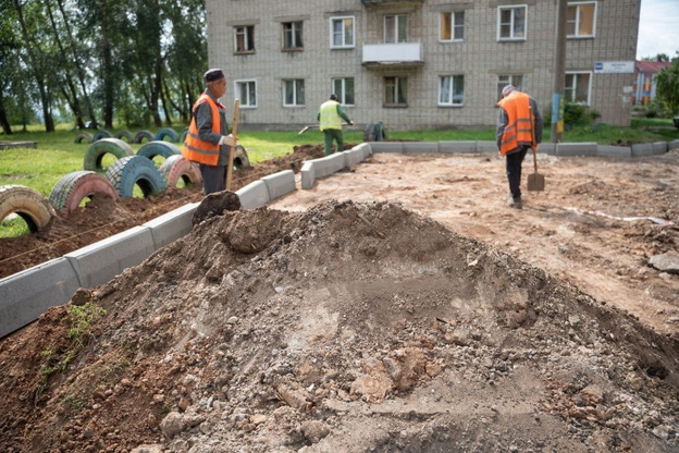    Благоустройство кировских дворов намерены завершить к 1 сентября