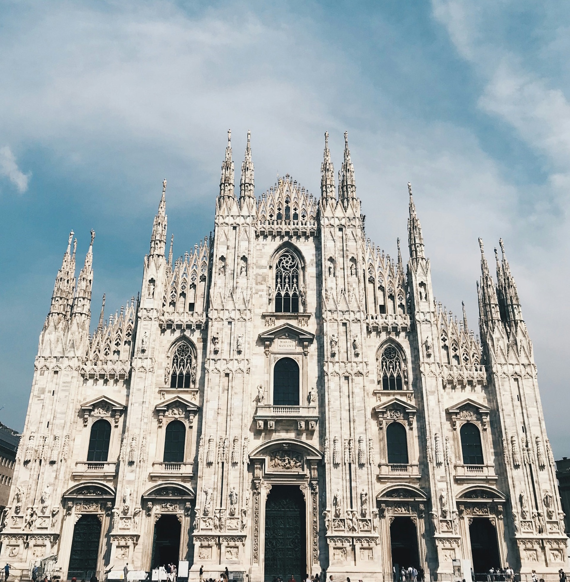 Миланский собор. Источник фото: Photo by Radu Spătaru on Unsplash 