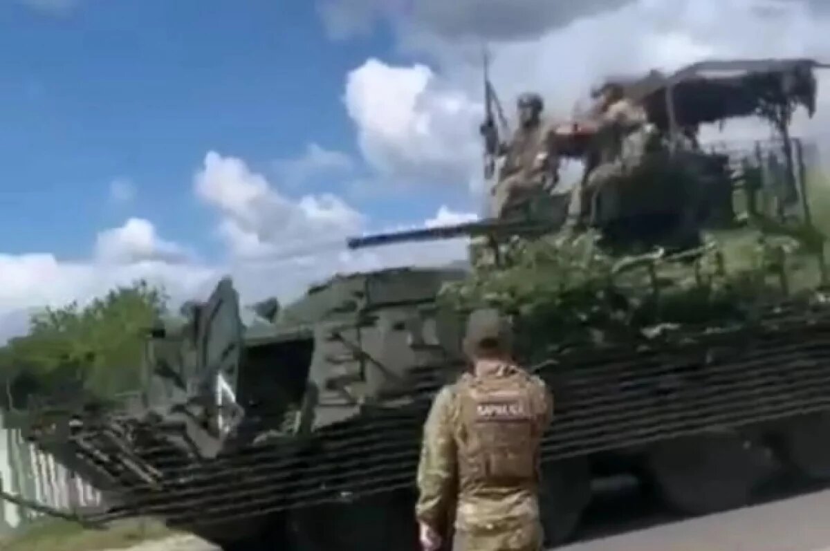    Бойцы «Ахмата» показали захваченный бронетранспортёр ВСУ